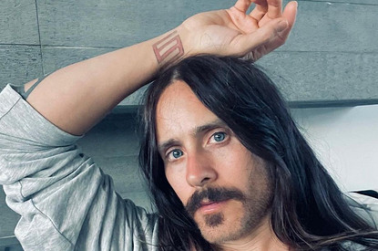 Джаред Лето станцевал под песню «Ленинграда» в шапке-ушанке (видео)