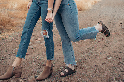 10 вещей, которые давно вышли из моды (а ты все равно их носишь)