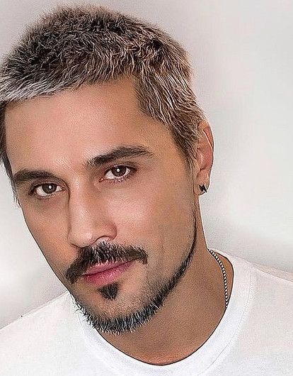 Дима Билан снялся полностью обнаженным из-за Константина Богомолова