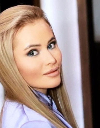 Дочь Даны Борисовой попала в больницу после того, как порезала себя в школьном туалете (видео)