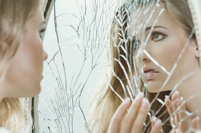 Когда себя не любишь: какие болезни возникают из-за низкой самооценки