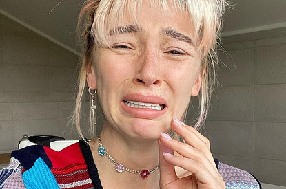 От «общипанной курицы» до «эффекта грязных волос»: 6 странных, но остромодных укладок (разбираем на примерах звезд)