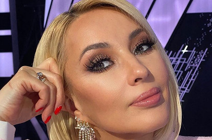 «Мои года - мое богатство»: 50-летняя Лера Кудрявцева похвасталась стройными ногами в честь юбилея (видео)