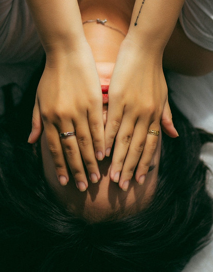 «На самом деле это не прикольно»: истории женщин, которые едят и не толстеют (но очень страдают от этого)