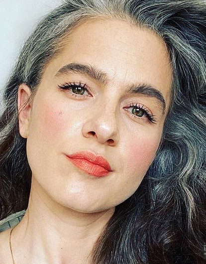 Как отрастить седые волосы, чтобы выглядеть прилично: советы стилистов и варианты причесок