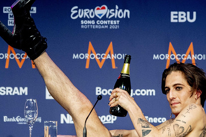 Солиста победившей на «Евровидении» группы Måneskin проверят на наркотики (видео)