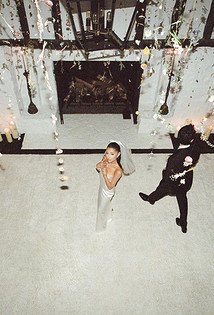 Ариана Гранде показала первые снимки с тайной свадьбы