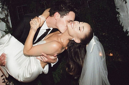 Ариана Гранде показала первые снимки с тайной свадьбы