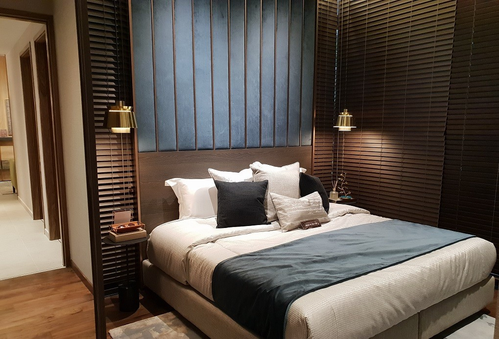Стена в спальне над изголовьем кровати: оформление, декор, фото дизайнов