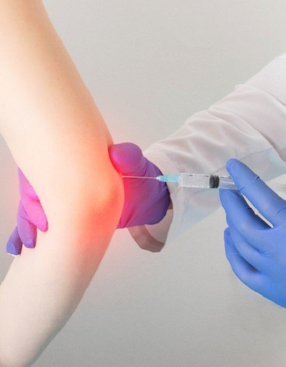 Лечение суставов без разрезов: в чем еще плюсы новых инъекционных методик