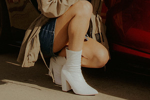 Белые ботинки: с чем носить самую модную обувь этого лета