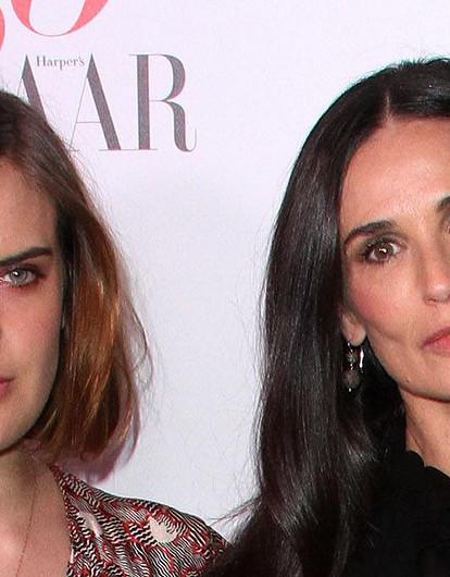 Дочь Деми Мур и Брюса Уиллиса объявила о помолвке (видео)