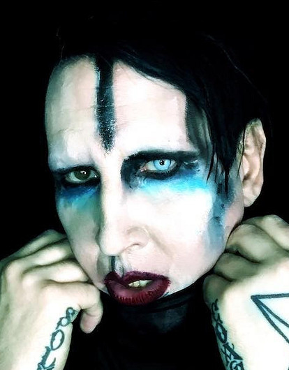 «Мне промыли мозги»: модель обвинила Мэрилина Мэнсона в насилии и издевательствах