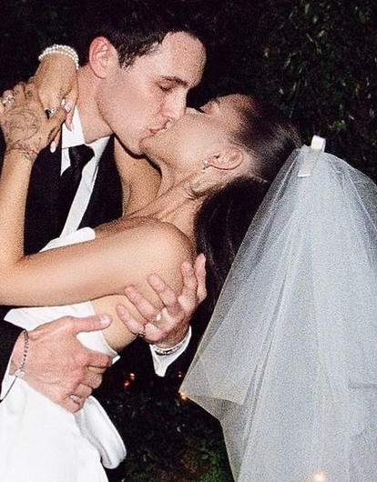 Прическа на свадьбу с фатой: от классики в стиле Грейс Келли до ультрамодных вариантов