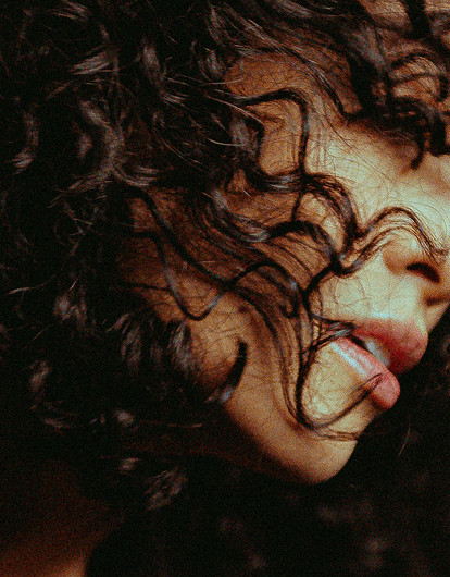 Как накрутить волосы на носки: самый интересный лайфхак из интернета