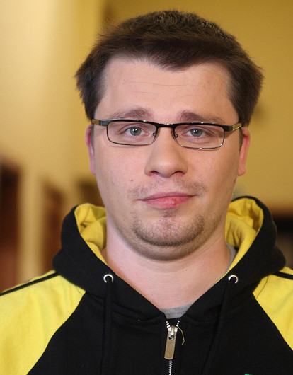 Гарик Харламов высмеял в песне конфликт Ларисы Долиной и тиктокерши Вали Карнавал (видео)