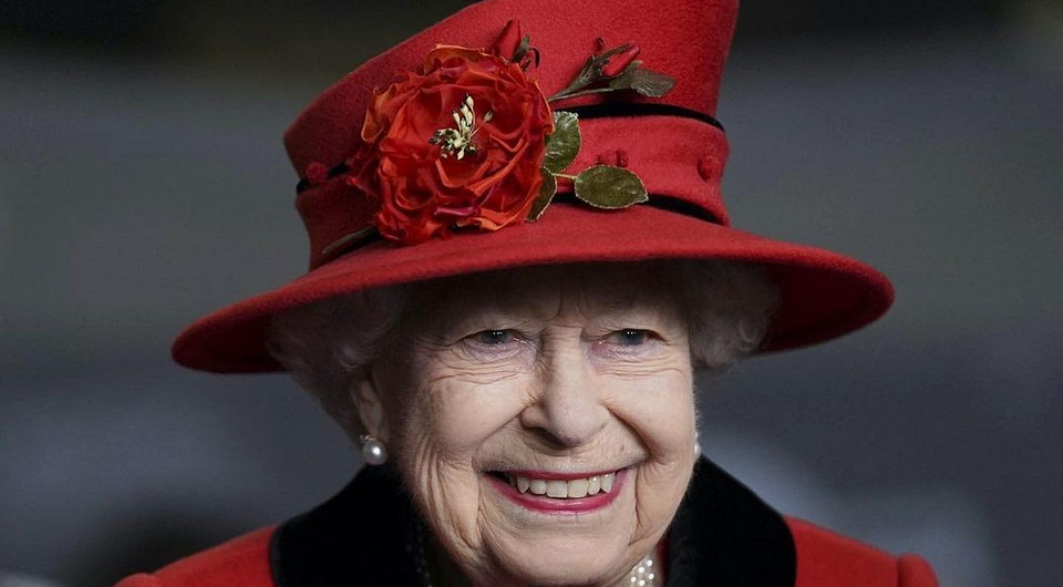 Елизавета II в честь столетия принца Филиппа получила в подарок новый вид роз