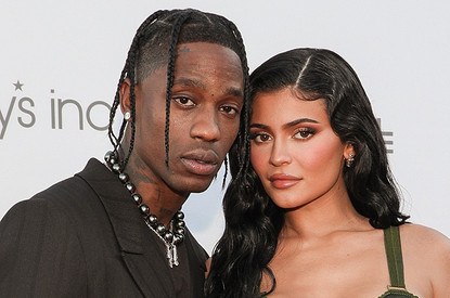 «Люблю тебя»: Кайли Дженнер и Трэвис Скотт вместе вышли в свет и спровоцировали слухи о воссоединении