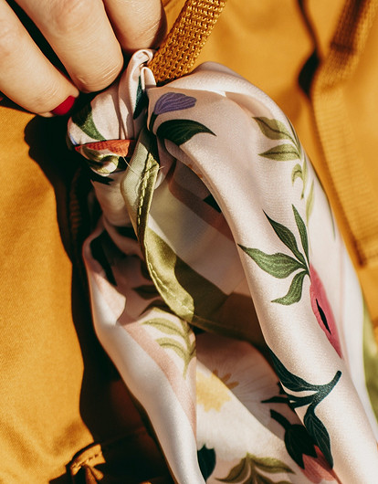 10 способов стильно завязать платок (на шее — только два из них)