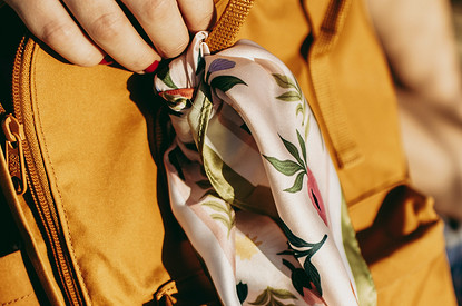 10 способов стильно завязать платок (на шее — только два из них)