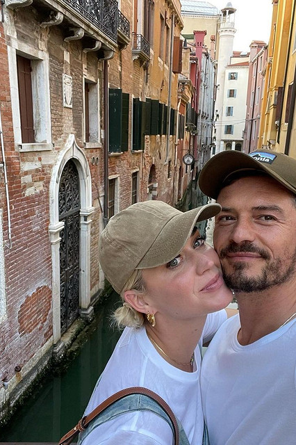 Кэти Перри и Орландо Блума засняли за поцелуями на романтическом свидании в Венеции
