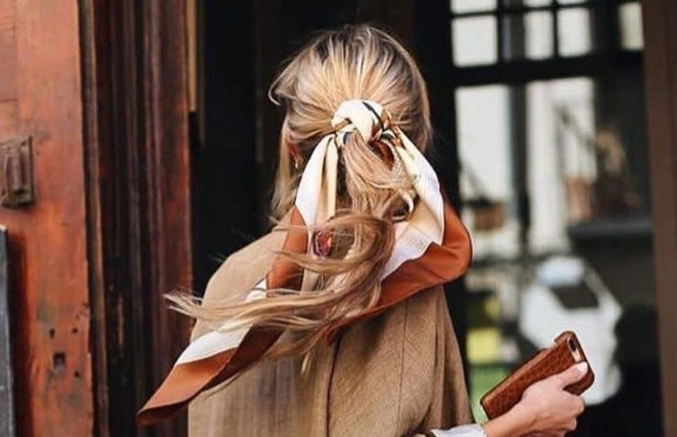 10 способов стильно завязать платок (на шее — только два из них)