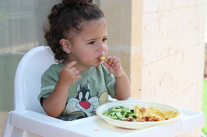 Как накормить ребенка-малоежку: гид для родителей