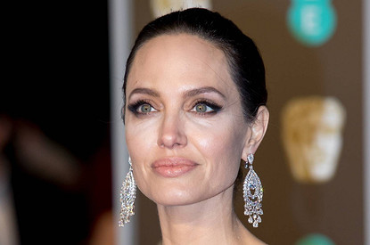 Анджелина Джоли познакомила детей от Брэда Питта с бывшим мужем Джонни Ли Миллером