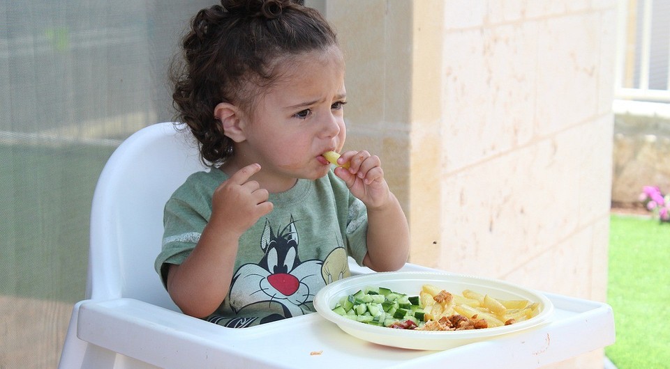Как накормить ребенка-малоежку: гид для родителей