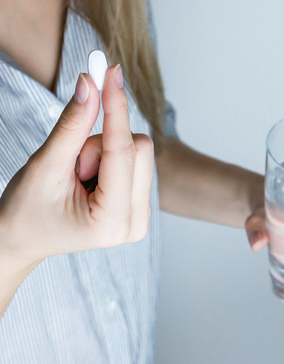 Польза по часам: в какое время суток нужно принимать витамины и биодобавки