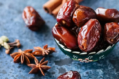 Улучшают пищеварение, но повышают сахар в крови: польза и вред фиников для организма (мнение эксперта)
