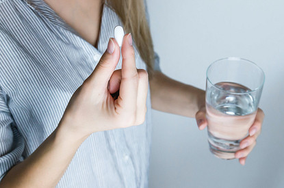 Польза по часам: в какое время суток нужно принимать витамины и биодобавки