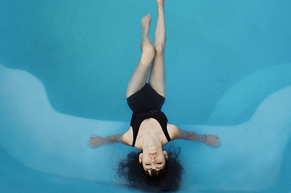 Оcвежающая одежда, косметика, постельное белье и еще 4 необычных способа охладиться в жару