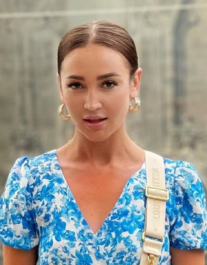 «Возвращение к истокам»: Ольга Бузова перекрасилась в блондинку (как 17 лет назад)