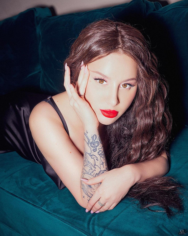 «Мы одно целое, мы неделимы»: неудачи в личной жизни и большая любовь солистки группы Artik&Asti