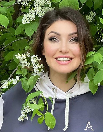 Драка Анастасии Макеевой с экс-супругой ее мужа попала на видео