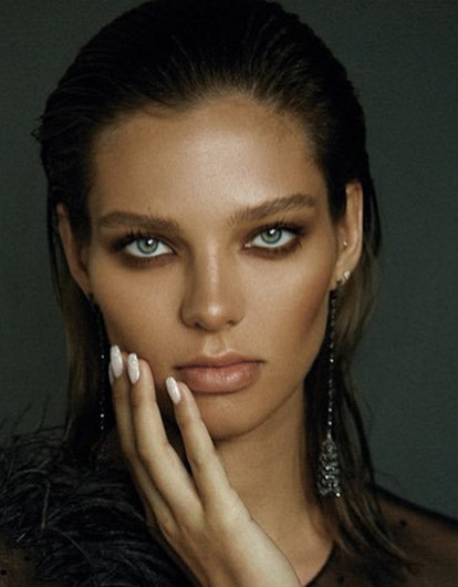 «Нужно срочно рожать»: беременная Алеся Кафельникова перестала скрывать огромный живот