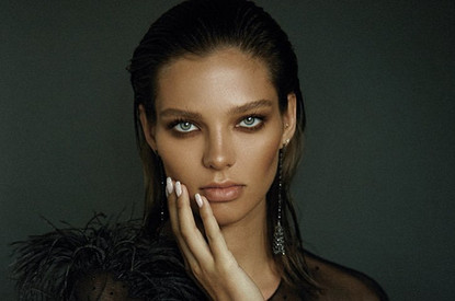 «Нужно срочно рожать»: беременная Алеся Кафельникова перестала скрывать огромный живот