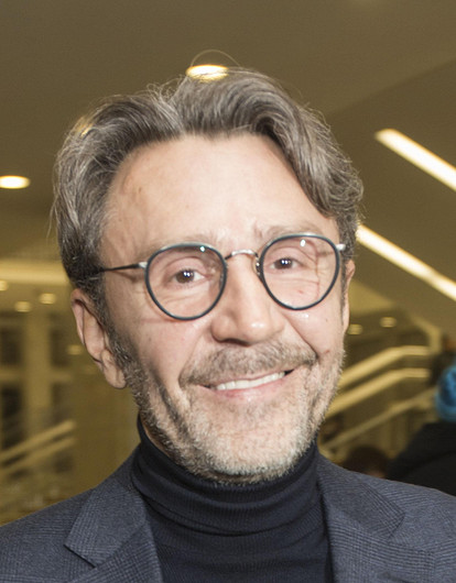 Сергей Шнуров из-за родов жены уехал с вечеринки ПМЭФ