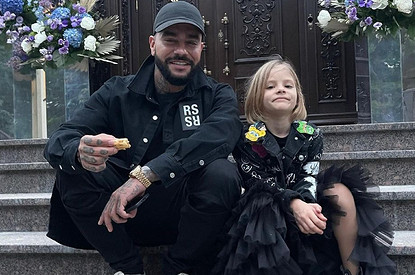 Тимати подарил семилетней дочке кольцо с желтым бриллиантом за несколько миллионов рублей (видео)