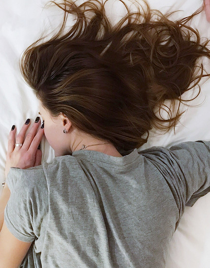 «Материнский шепот»: краткая история АСМР и истории людей, которые «подсели» на тихий голос