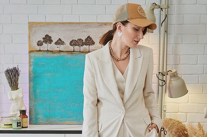 От бейсболки до сумки необычной формы: 5 вещей, которые должны быть в гардеробе этим летом