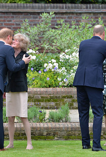 Принц Гарри и принц Уильям воссоединились на открытии статуи принцессы Дианы в честь ее юбилея