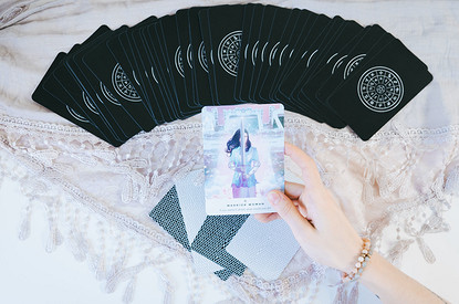 «А вы точно таролог?»: как понять, что перед тобой не мошенник и подготовиться к сеансу (пошаговый план)