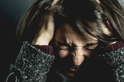 Почему опять болит голова: психосоматика неприятного симптома