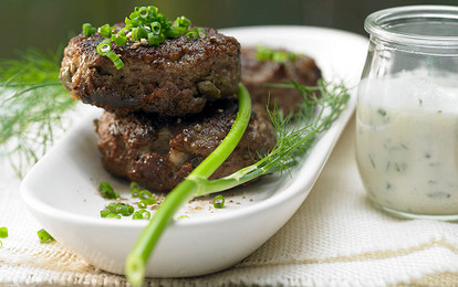 Котлеты из телятины с йогуртовым соусом