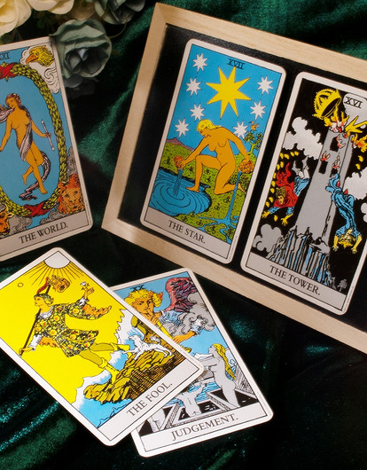 Карты таро: 5 лучших раскладов для девушек