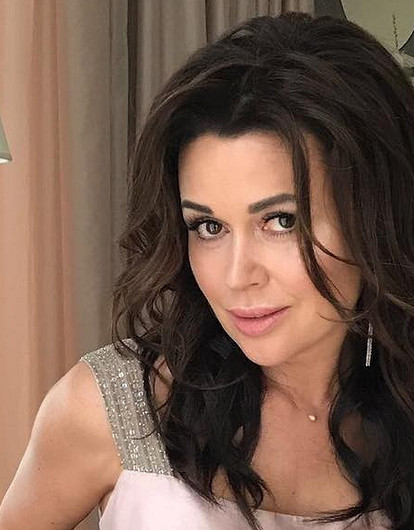 «Сильно поправилась»: знакомый Анастасии Заворотнюк поделился подробностями о ее состоянии и лечении