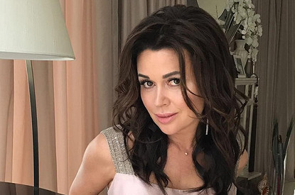 «Сильно поправилась»: знакомый Анастасии Заворотнюк поделился подробностями о ее состоянии и лечении