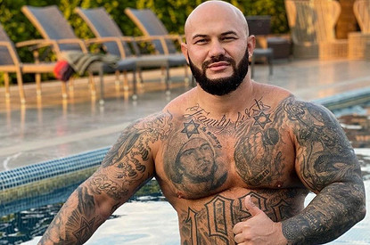 «Отправил в нокдаун»: Джиган случайно ударил годовалого сына (видео с отцом года)